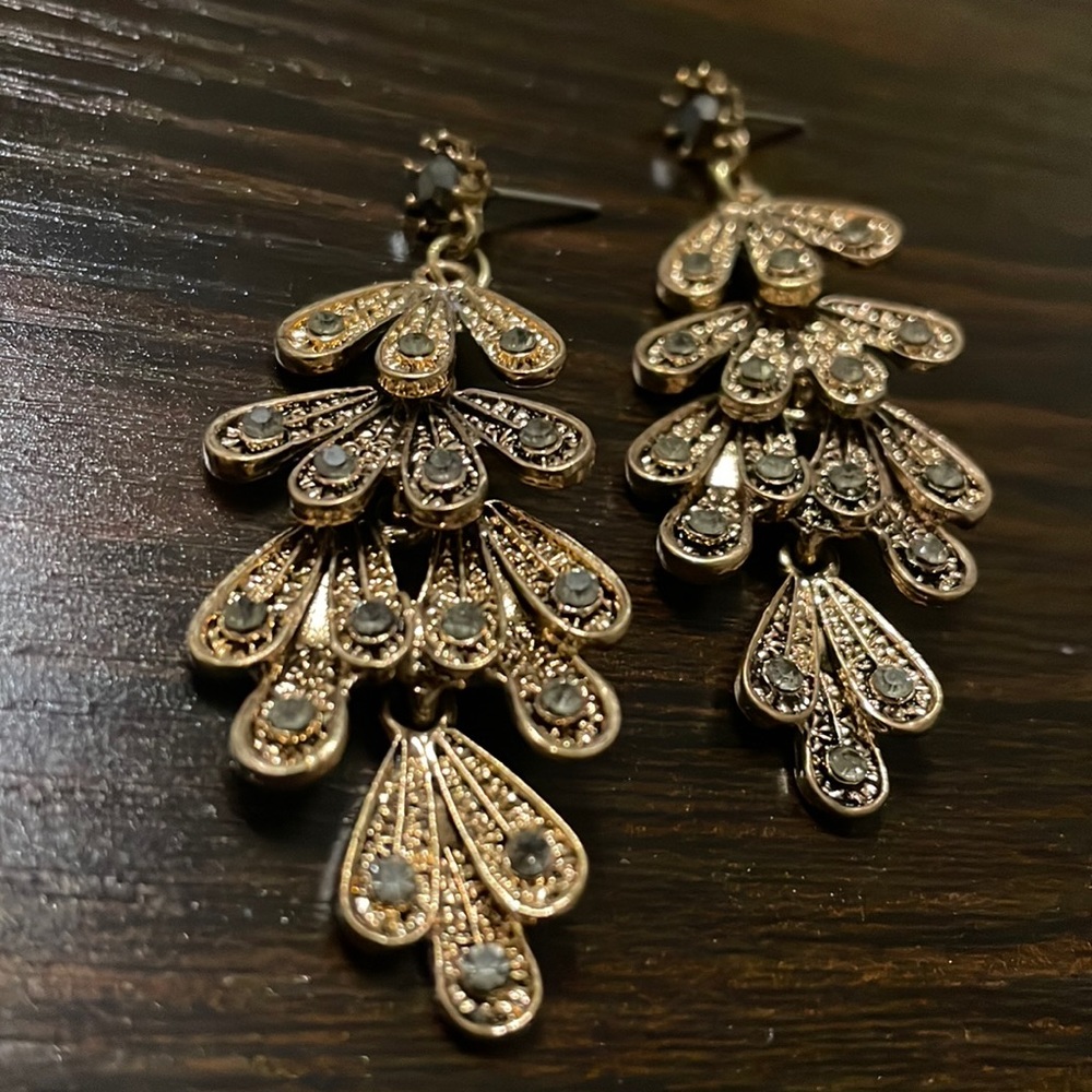 Gold dangly earrings - Picture 2 of 3